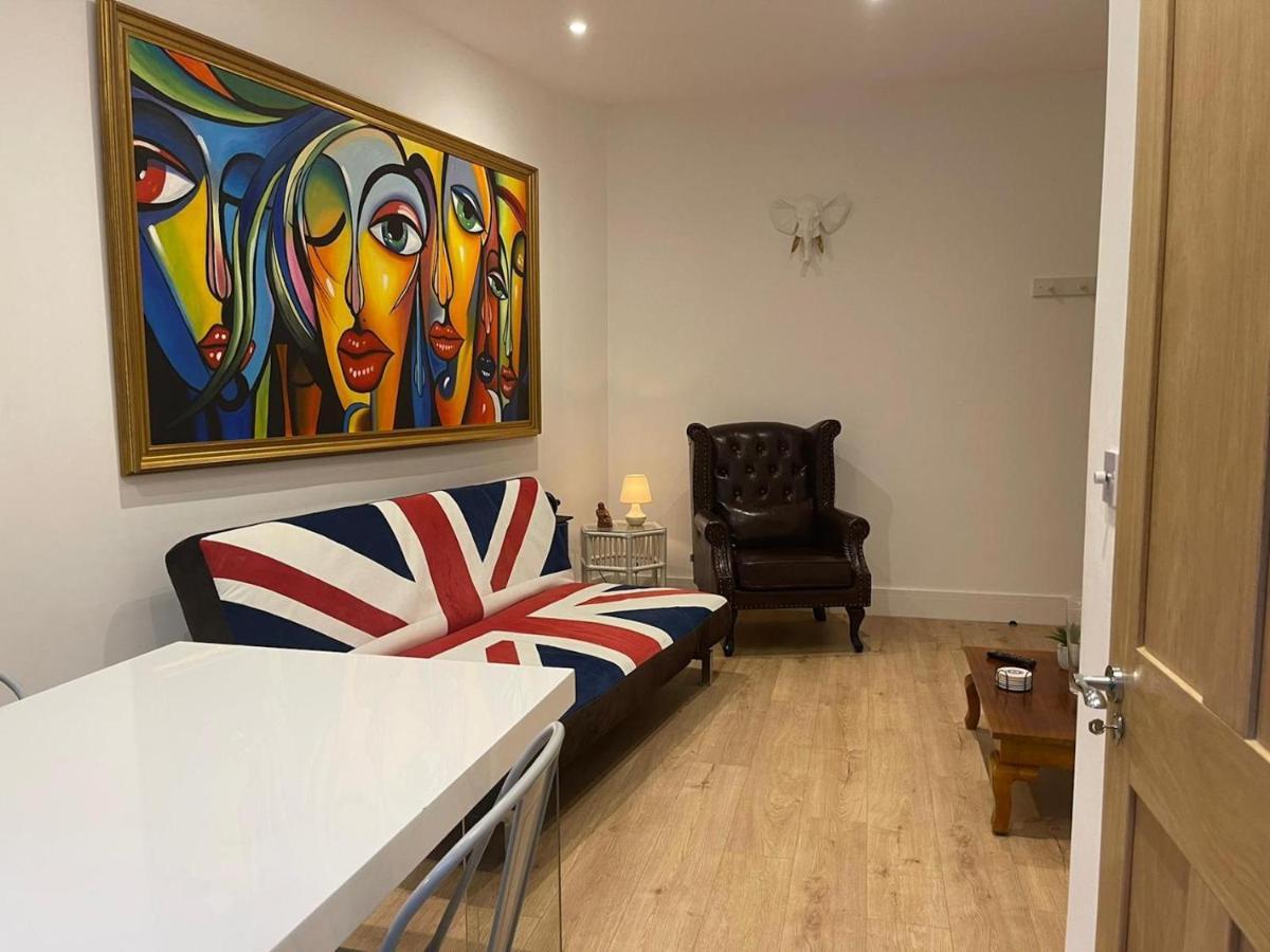 Apartamento Bagshot Pennyhill Camberley Ascot Luxury 2 Beds 1 Bath Sleeps 4 Pets Ok Permit Parking Exterior foto