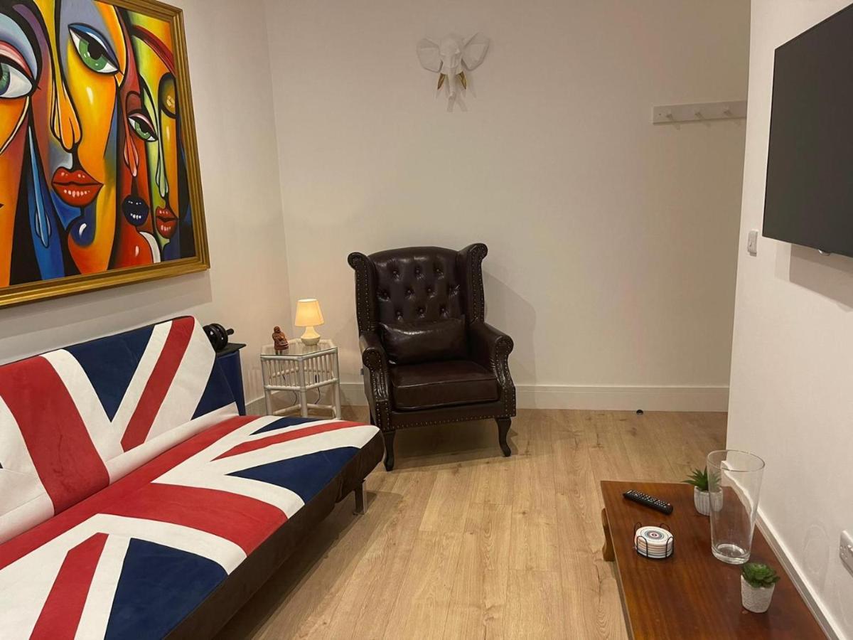 Apartamento Bagshot Pennyhill Camberley Ascot Luxury 2 Beds 1 Bath Sleeps 4 Pets Ok Permit Parking Exterior foto