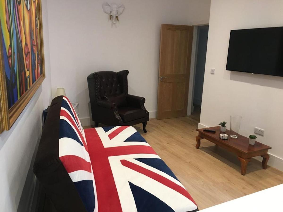 Apartamento Bagshot Pennyhill Camberley Ascot Luxury 2 Beds 1 Bath Sleeps 4 Pets Ok Permit Parking Exterior foto