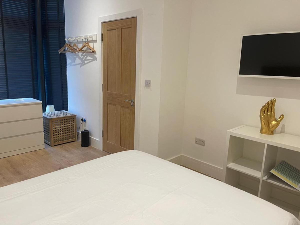 Apartamento Bagshot Pennyhill Camberley Ascot Luxury 2 Beds 1 Bath Sleeps 4 Pets Ok Permit Parking Exterior foto
